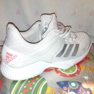 Womens Adidas tennis shoe